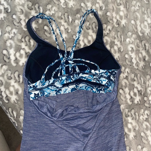 Lululemon Tank ONLY WORN ONCE - Picture 4 of 6